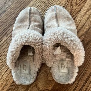 Ugg Slippers. Pretty worn but super comfy!